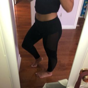 Leggings with mesh paneling and hidden pocket